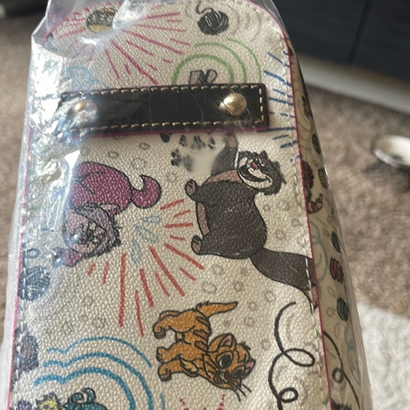 Amazing Dooney and Bourke Tote - Picture 4 of 9